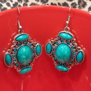 🐞3/$10 Teal Colored Hanging Earrings